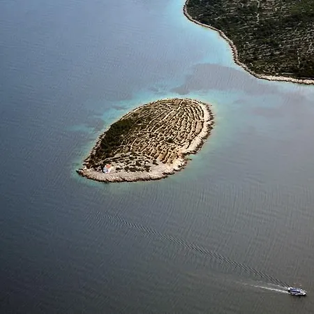 Lighthouse Prisnjak Apartment Murter